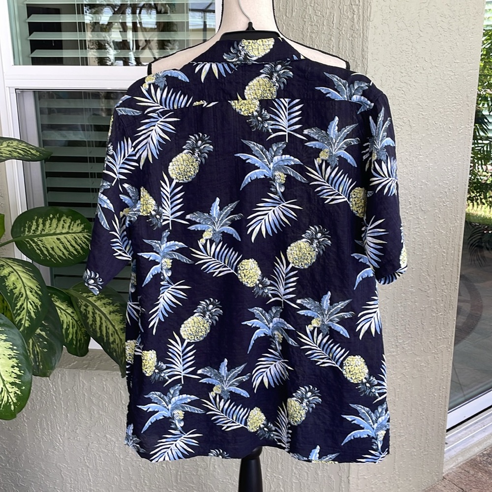 Man's Tropical shirt from Rainforest Café - Picture 2 of 5